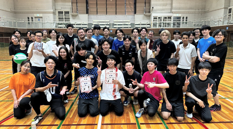 【本社・八尾】　笑顔と歓声が体育館いっぱいに　～バレーボール部＆労使合同による　「ゆるスポ　ビーチボールバレー大会」を開催～