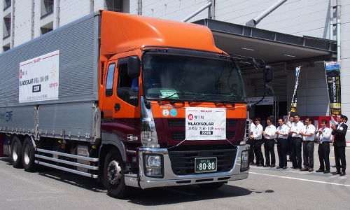 堺工場 BLACKSOLAR 新製品出荷式 トラック出発の模様