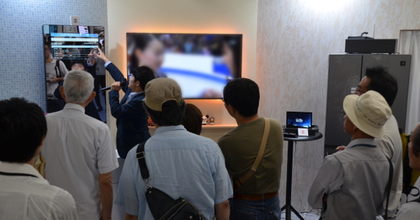 放映情報をミラーテレビに表示するデモ