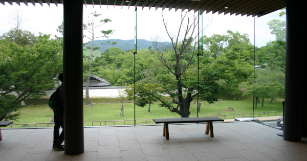 東棟2階 カフェ近くの休憩スペースからの風景