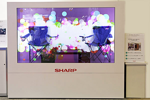 「90V型 シースルー液晶ディスプレイ」