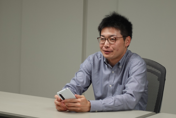 「AQUOS R」シリーズのコンセプトについて語る龍さん