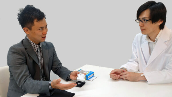 デサントジャパン株式会社の井上さま(左)と当社「TEKION LAB」の篠崎さん