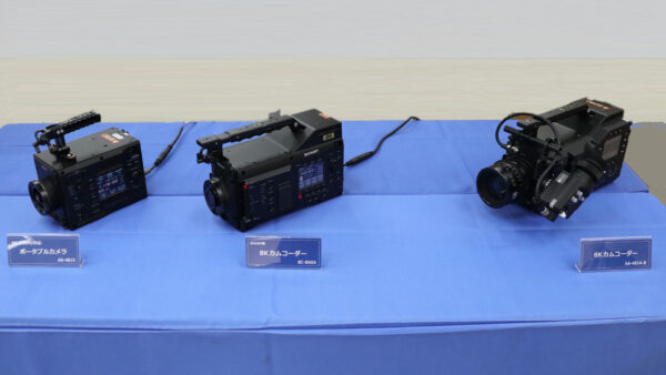 左より8K 120Hzポータブルカメラ＜AB-4815＞、8Kカムコーダー＜8C-B60A＞、同＜AA-4814-B＞