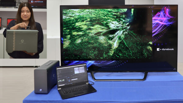 『AQUOS 8K』とGPU BOXを接続して8K映像を表示