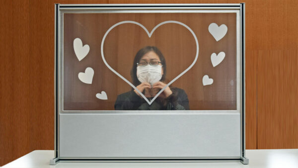 「透明ディスプレイ パーティション」