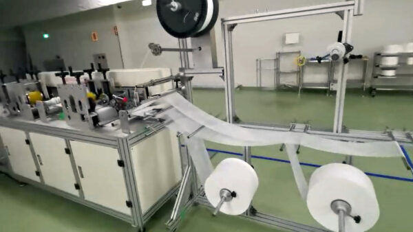 最初に導入したマスク製造装置