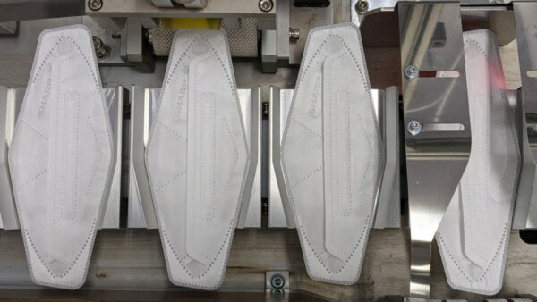 三重工場 『シャープクリスタルマスク』製造ラインの画像