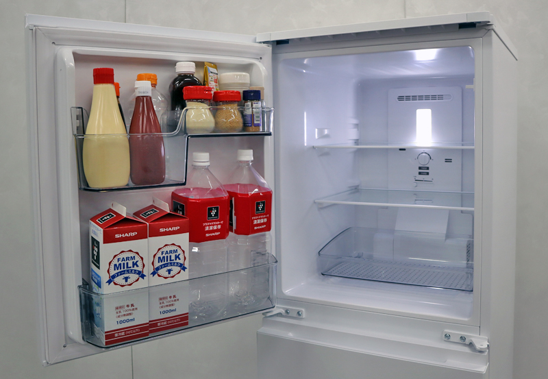 冷蔵庫のドアの開く方向、自分で変えてみました！—「つけかえどっちも